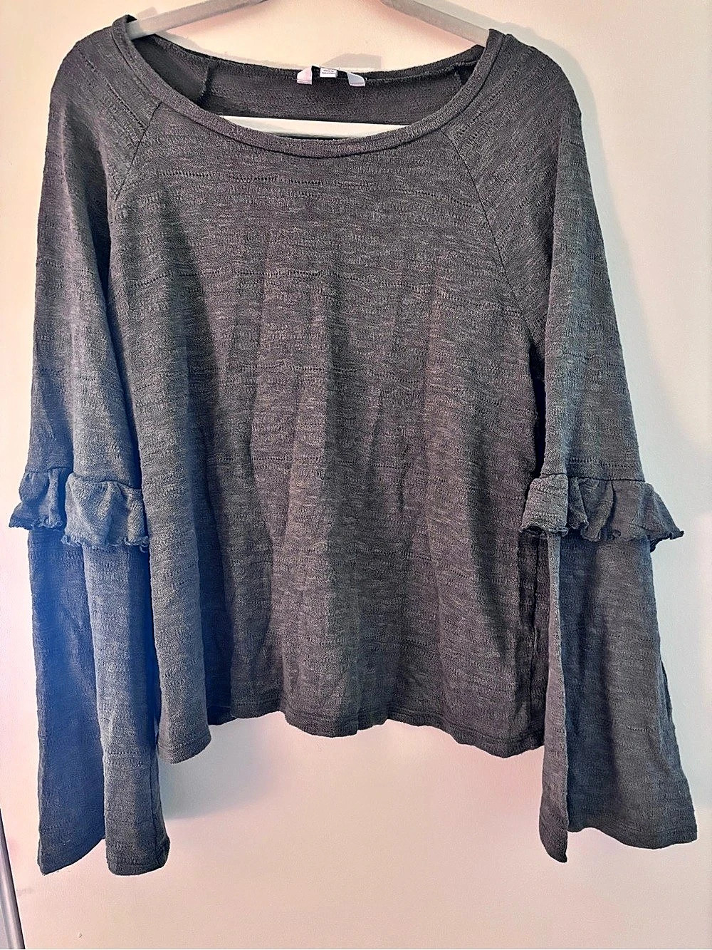 Lucky Brand Long Sleeve Ruffle Top in green Size Medium Like New